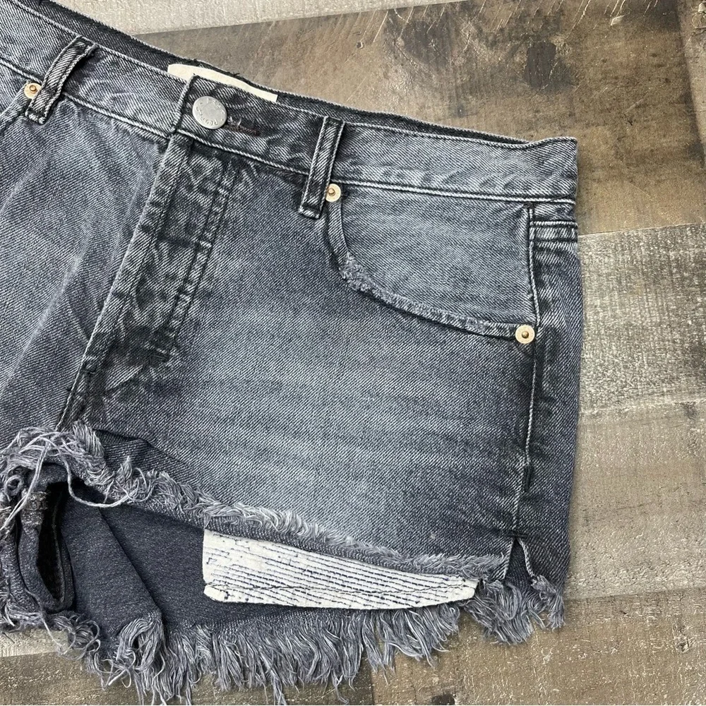 We The Free Distressed Black Jean Short size 27